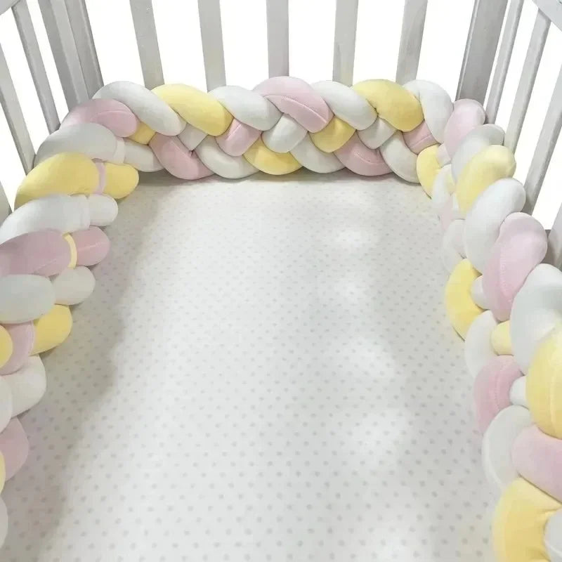 Tour-de-lit-bebe-tresse-insular-blanc-rose-jaune