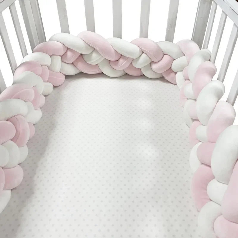 Tour-de-lit-bebe-tresse-insular-blanc-rose