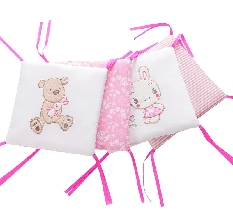 Tour_de_lit_bebe_Friendly_Bear_motifs