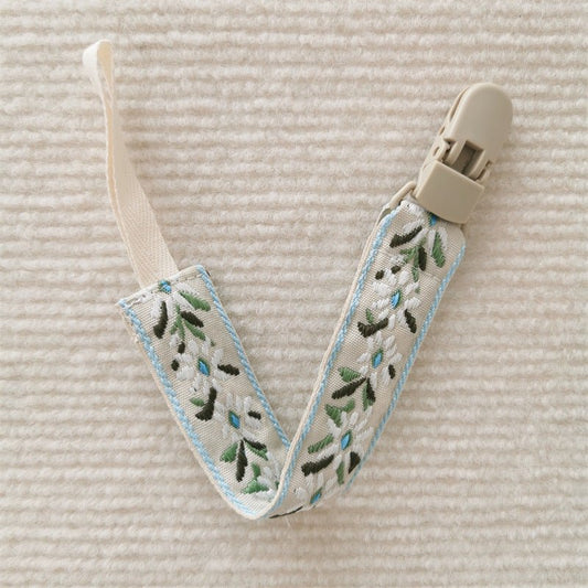 attache tetine feuille verte